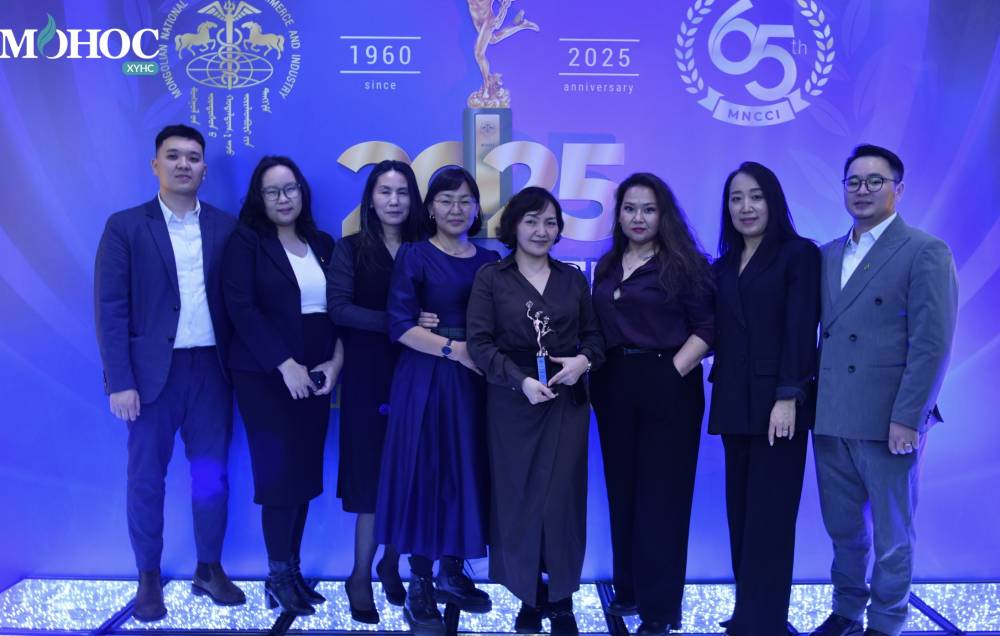 Монос Хүнс ХК “Шилдэг үйлдвэрлэгч энтерпренёр” шагнал хүртлээ